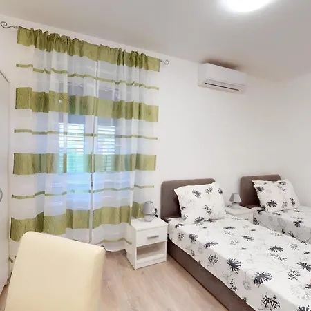 アパート Pomerio